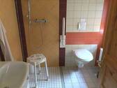 Bad mit Dusche - 