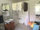 Bad mit Dusche und Wanne - 