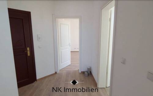 Flur - Etagenwohnung mit 73,60 m&sup2; in Chemnitz zur Miete