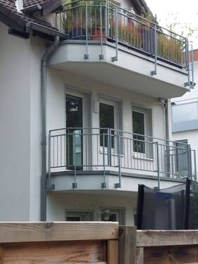Blick auf Wohnungsbalkon - 