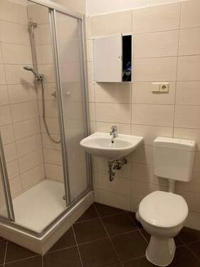 Bad mit Dusche - 