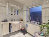 Badezimmer im EG - 8 Zimmer Mehrfamilienhaus, Wohnhaus in Itzehoe