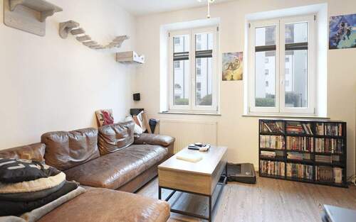 Wohnung 1: Wohnzimmer - 1 Zimmer Mehrfamilienhaus, Wohnhaus in Landshut