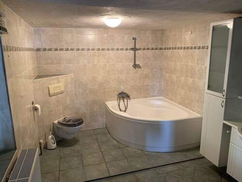 Bad mit Wanne - 