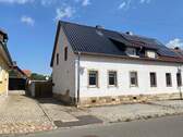 Straßenansicht - 4 Zimmer Doppelhaushälfte zum Kaufen in Laucha an der Unstrut