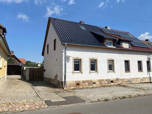 Straßenansicht - 4 Zimmer Doppelhaushälfte zum Kaufen in Laucha an der Unstrut