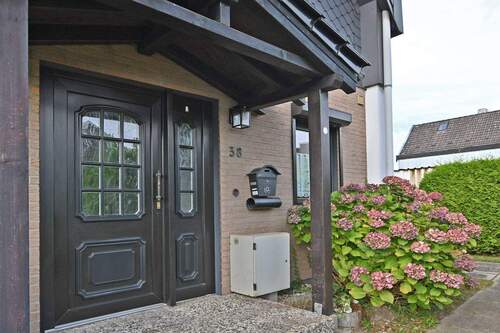 Haustür - Reihenendhaus mit 108,90 m² in Henstedt-Ulzburg zum Kaufen