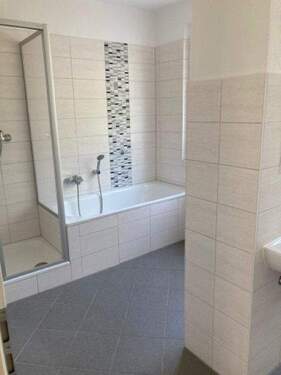 Badezimmer - Gemütliche 2-Raum-Wohnung mit Traumbad - perfekt für Paare.