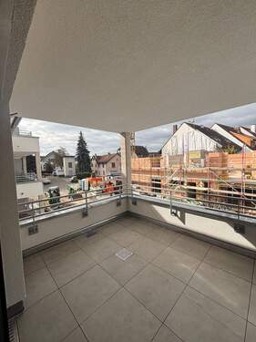 Balkon mit Bauaussicht - 4 Zimmer Etagenwohnung in Weil am Rhein