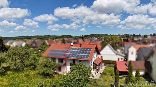 Hausansicht Süd-Osten - 9 Zimmer Etagenwohnung zum Kaufen in Laichingen-Feldstetten