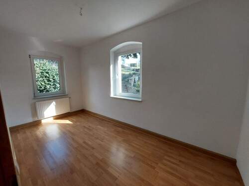 das Schlafzimmer - 2 Zimmer Etagenwohnung in Döbeln