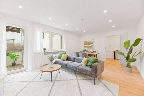 Wohnzimmer - 4 Zimmer Etagenwohnung zum Kaufen in Neu-Ulm