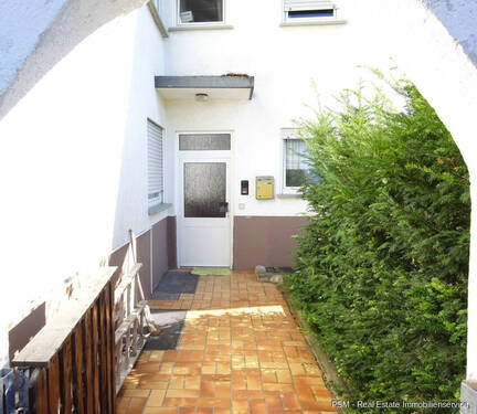 Hauseingang - 3 Zimmer Etagenwohnung in Echzell