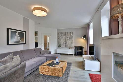 Wohnzimmer - EG-Wohnung mit riesiger Terrasse und Top-Ausstattung