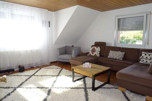 Wohnzimmer - 4 Zimmer Etagenwohnung zur Miete in Illingen