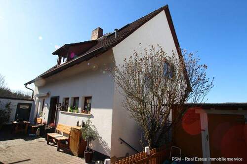 Ansicht Vorgarten - 8 Zimmer Mehrfamilienhaus, Wohnhaus in Ortenberg