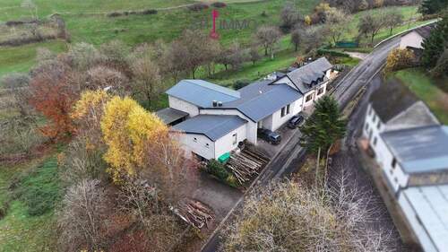 Bild 1 - Gepflegtes Einfamilienhaus mit vielseitig nutzbarem Gewerbeanbau