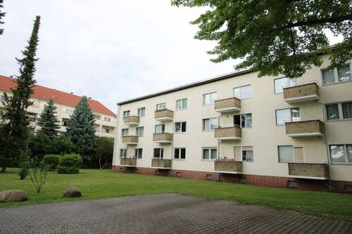 Hausansicht - Bezugsfrei: Super geschnittene 2,5 Zimmer Wohnung im beliebten Reinickendorf