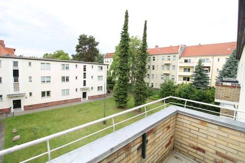 Aussicht Balkon - Etagenwohnung mit 62,70 m&sup2; in Berlin zum Kaufen