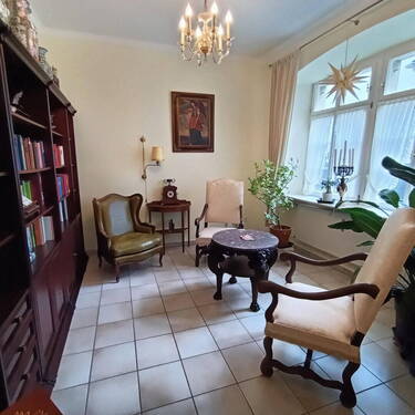 Bibliothek - 1 Zimmer Mehrfamilienhaus, Wohnhaus zum Kaufen in Senheim