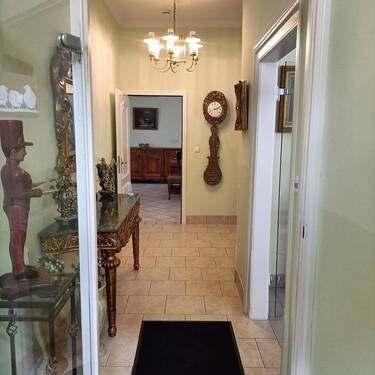 Eingangsbereich - 1 Zimmer Mehrfamilienhaus, Wohnhaus in Senheim