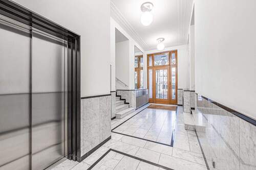 Entrée Mehrfamilienhauses - 