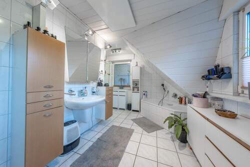 und das Tageslichbadezimmer - 