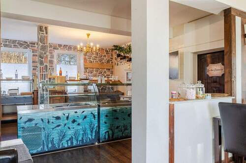 Kühltresen im Restaurant - 1 Zimmer Mehrfamilienhaus, Wohnhaus zum Kaufen in Boren / Lindaunis