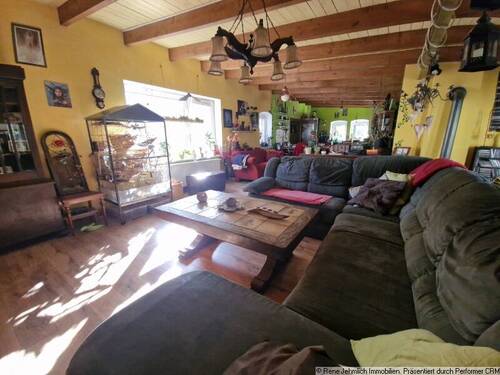 Wohnzimmer mit Blick in die Küche - Einfamilienhaus mit 207,00 m² in Limbach-Oberfrohna zum Kaufen