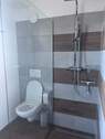 Moderne Dusche und WC - 