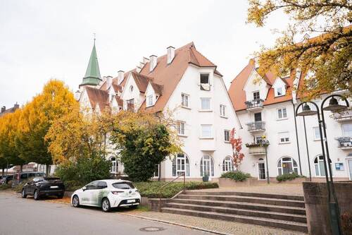 Außenansicht - Gepflegte 3,5-Zimmer-Wohnung mit Außenstellplatz & Balkon