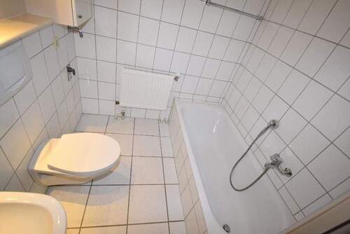 Bad mit Dusche und Wanne - Etagenwohnung mit 72,00 m&sup2; in Bad Bevensen zum Kaufen