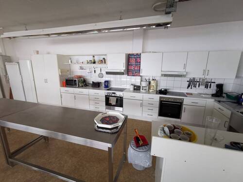 ehemalige Lehrküche als Aufenthaltsraum geeignet - 