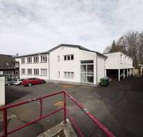 Gewerbekomplex mit Verwaltungs- und Werkstattgebäude. - Zella-Mehlis