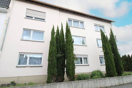 Außenansicht-2 - Großzügige 4-Zimmer-Wohnung mit Stellplatz und Keller im Hochparterre