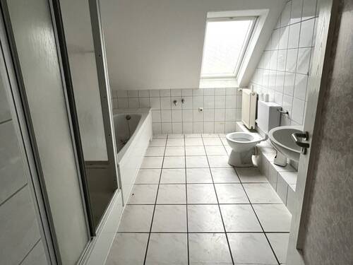 Badezimmer Dachgeschoss - 