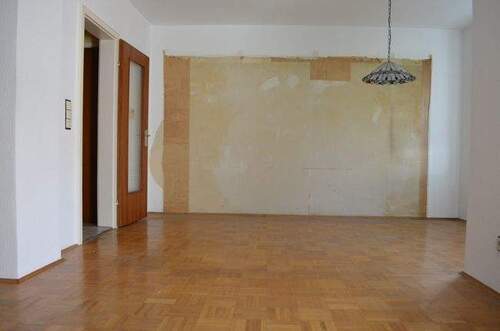 Blick in den Wohn- und Essbereich - 