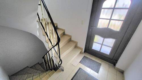 Eingang-Treppenhaus - 