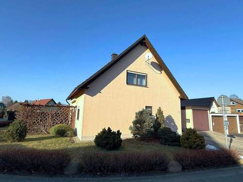 Giebelansicht - 5 Zimmer Einfamilienhaus in Crostau