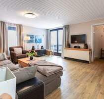 Komfortable Ferienwohnung mit Balkon und imposantem Blick auf Wattenmeer und Hafen - Juist