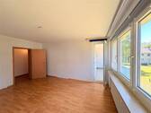 Wohnzimmer und Loggia - 