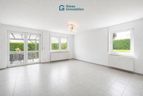 Wohnzimmer - 3 Zimmer Etagenwohnung zum Kaufen in Neuhausen auf den Fildern