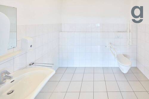 behindertengerechtes WC - 