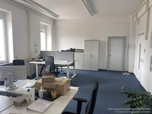 Büroraum - Mehrfamilienhaus, Wohnhaus mit 1,92 m² in Karlsruhe / Innenstadt zum Kaufen