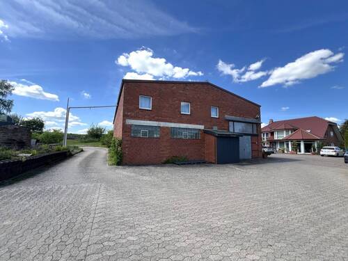 Lagerhalle und Warenversand - 