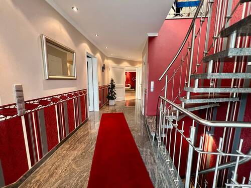 Flur im Erdgeschoss - Einfamilienhaus mit 498,00 m² in Vlotho zum Kaufen