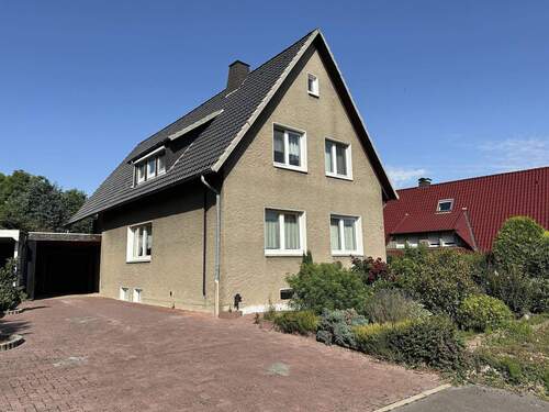 Hofansicht - 7 Zimmer Einfamilienhaus in Löhne