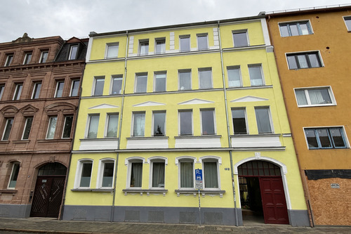Gebäude - ++Provisionsfrei++ Schöne 3-Zimmer-Wohnung mit Balkon in Nürnberg Gostenhof - Erdgeschoss