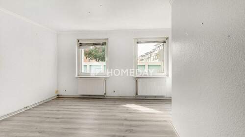 Wohnzimmer 1 - 3 Zimmer Etagenwohnung zum Kaufen in Gifhorn