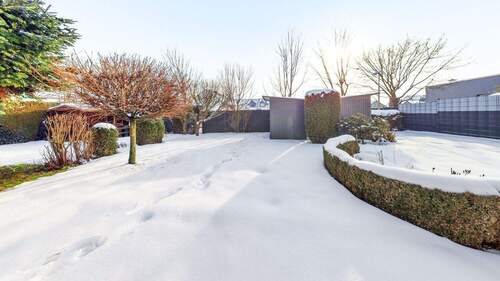 Blick in den Garten - 5 Zimmer Mehrfamilienhaus, Wohnhaus in Vellmar / Frommershausen